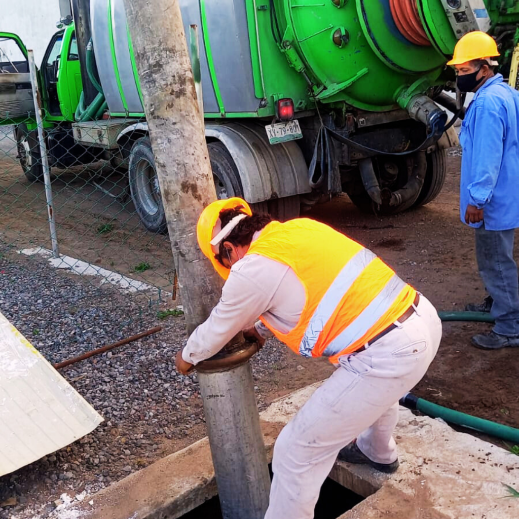 Desazolve de Fosa con equipo vactor